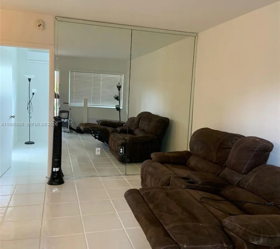 6330 SW 79th St # 23, South Miami FL 33143