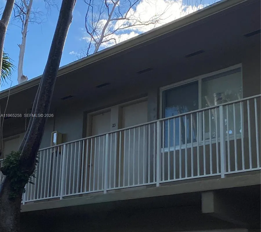 6330 SW 79th St # 23, South Miami FL 33143