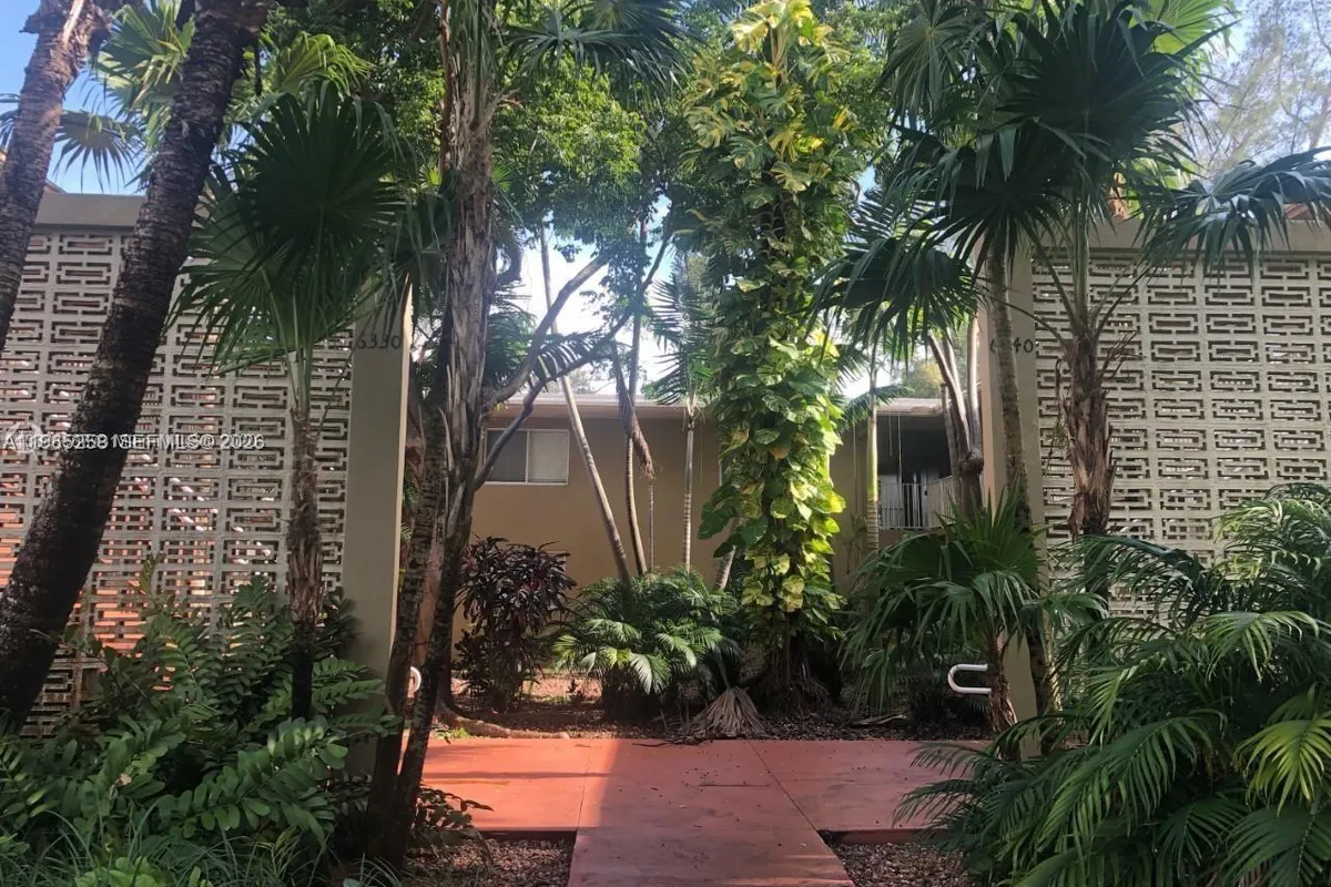 6330 SW 79th St # 23, South Miami FL 33143