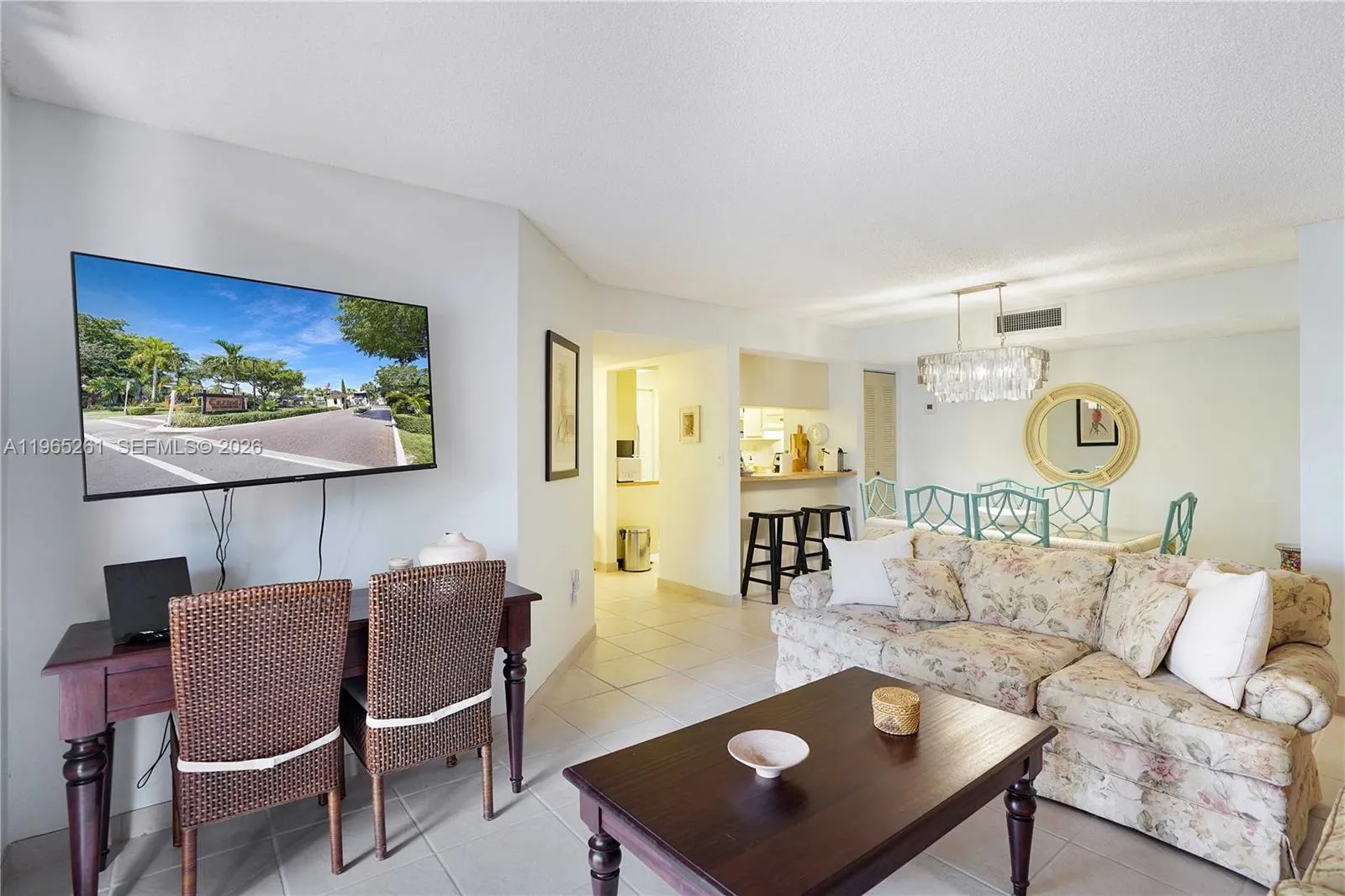 927 NE 199th St # 104, Miami FL 33179