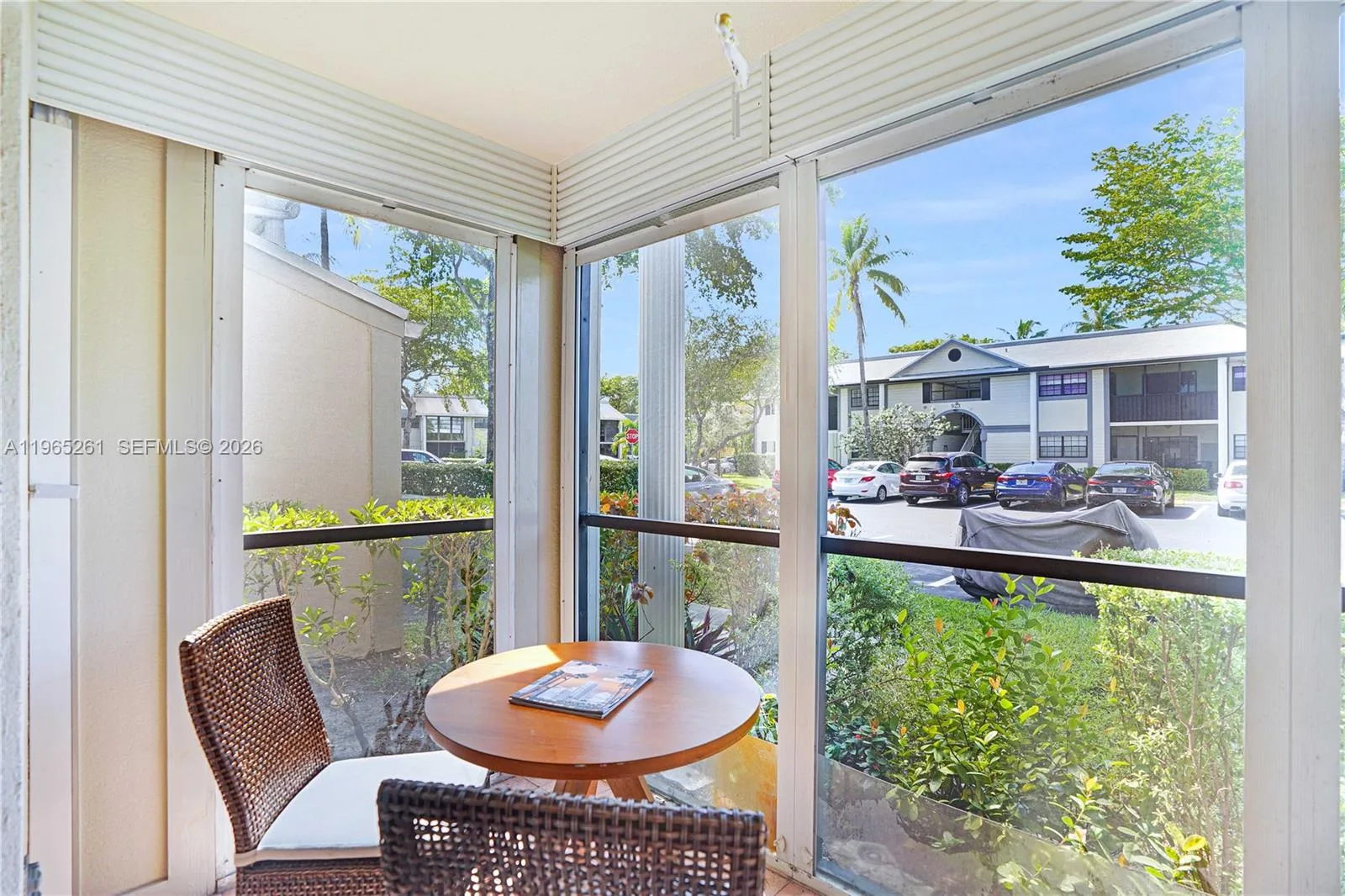 927 NE 199th St # 104, Miami FL 33179