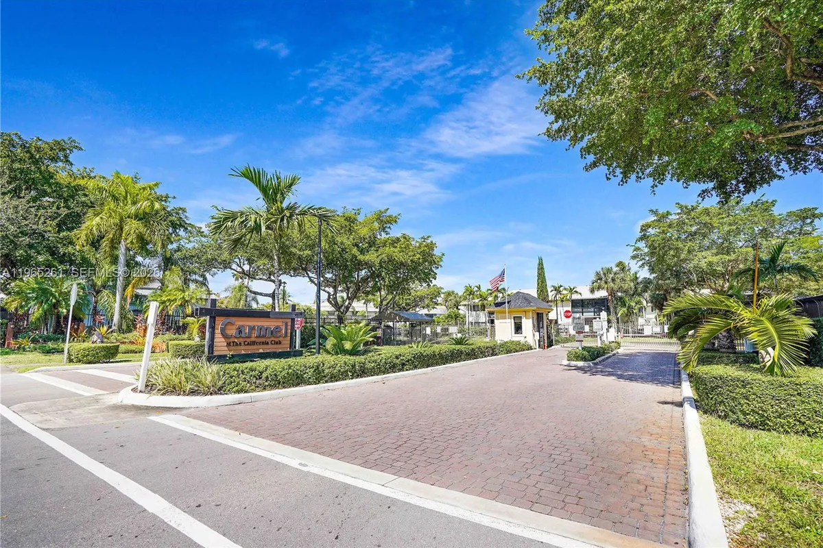 927 NE 199th St # 104, Miami FL 33179