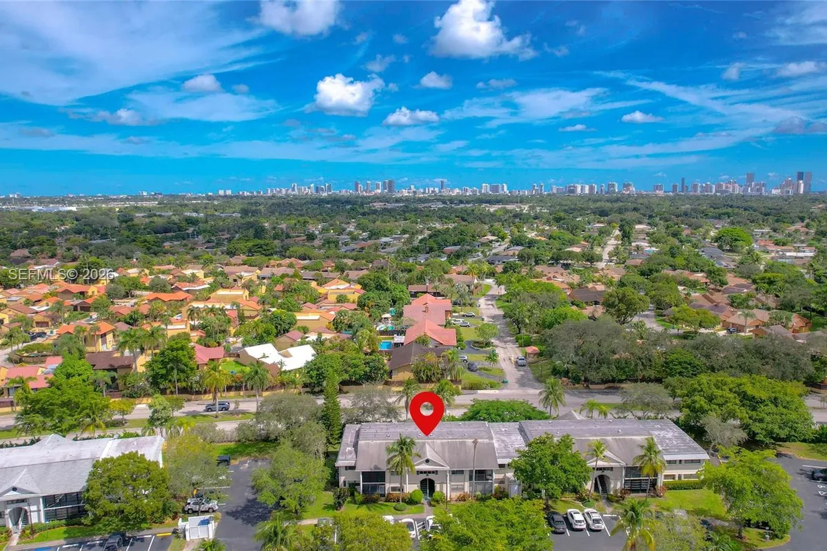 927 NE 199th St # 104, Miami FL 33179