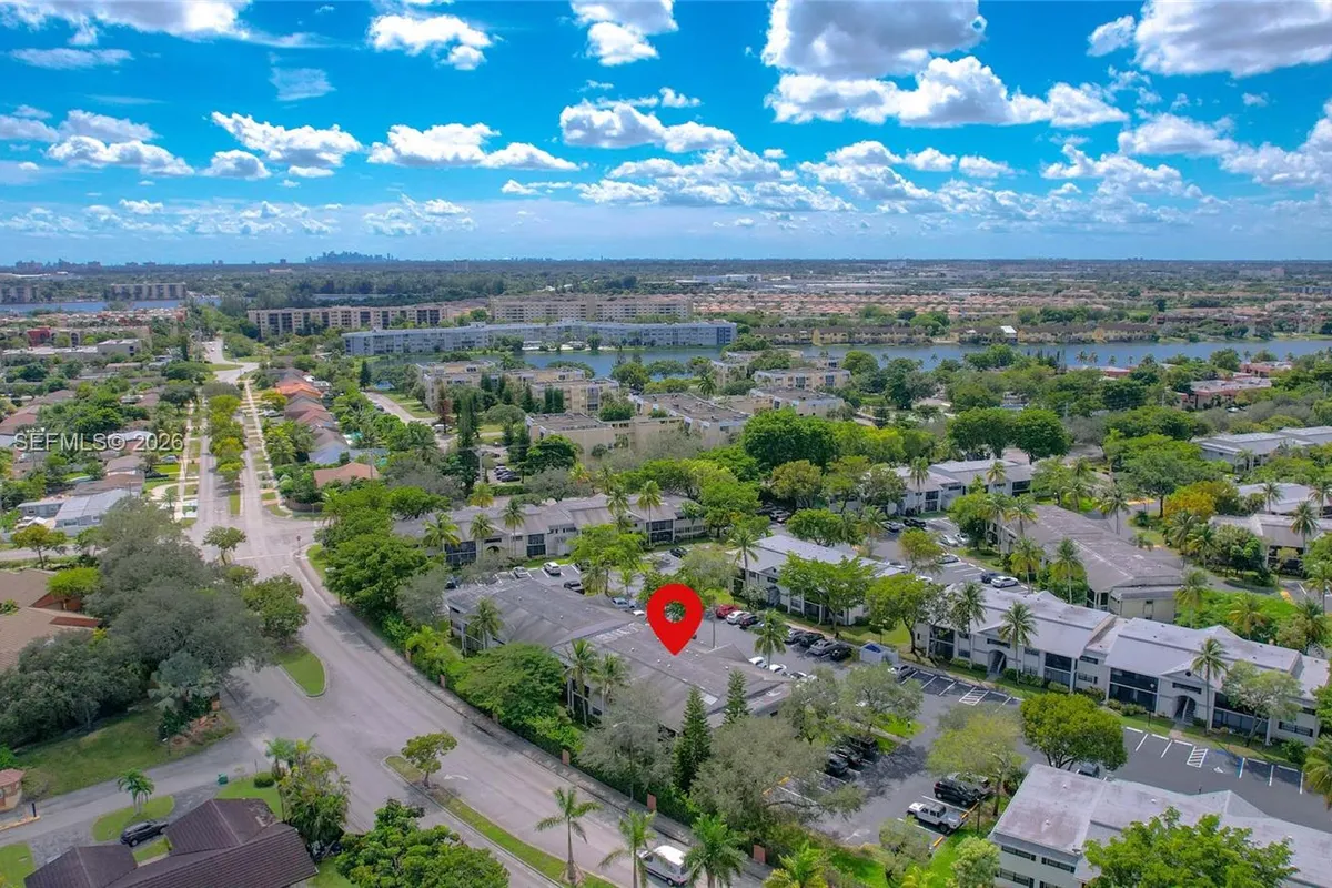 927 NE 199th St # 104, Miami FL 33179