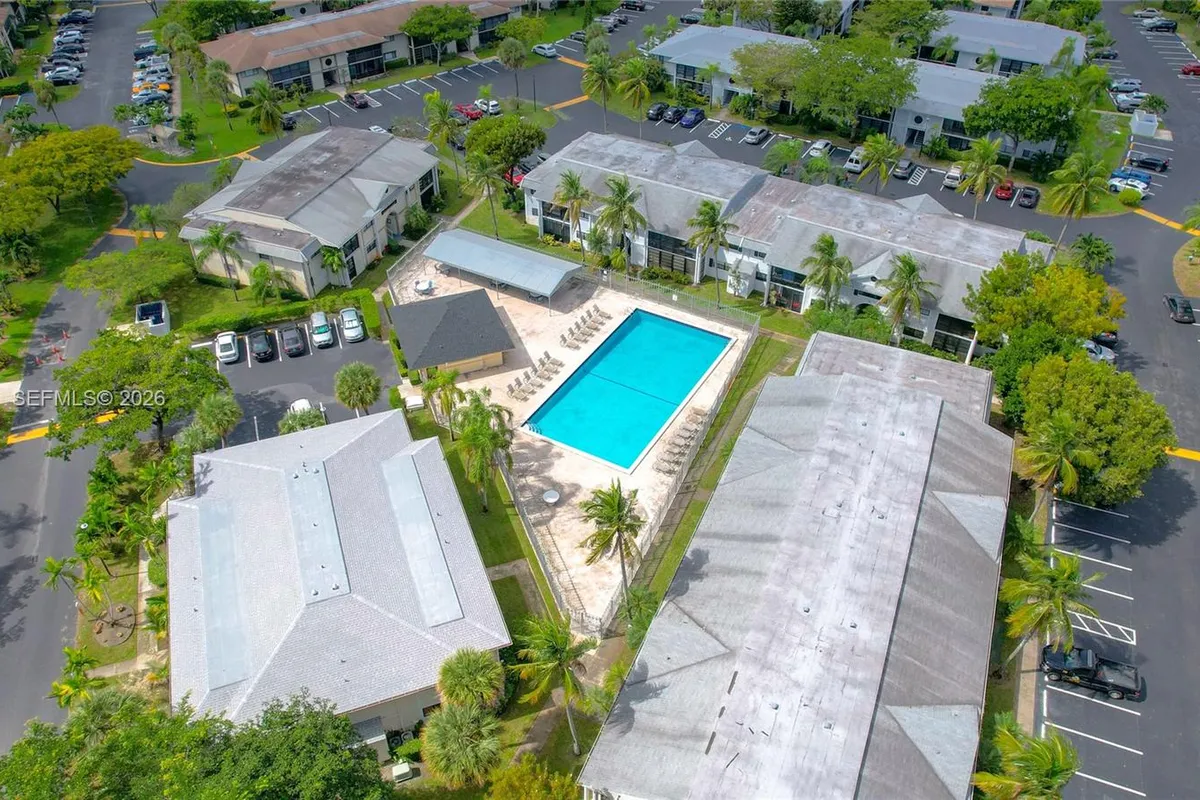 927 NE 199th St # 104, Miami FL 33179