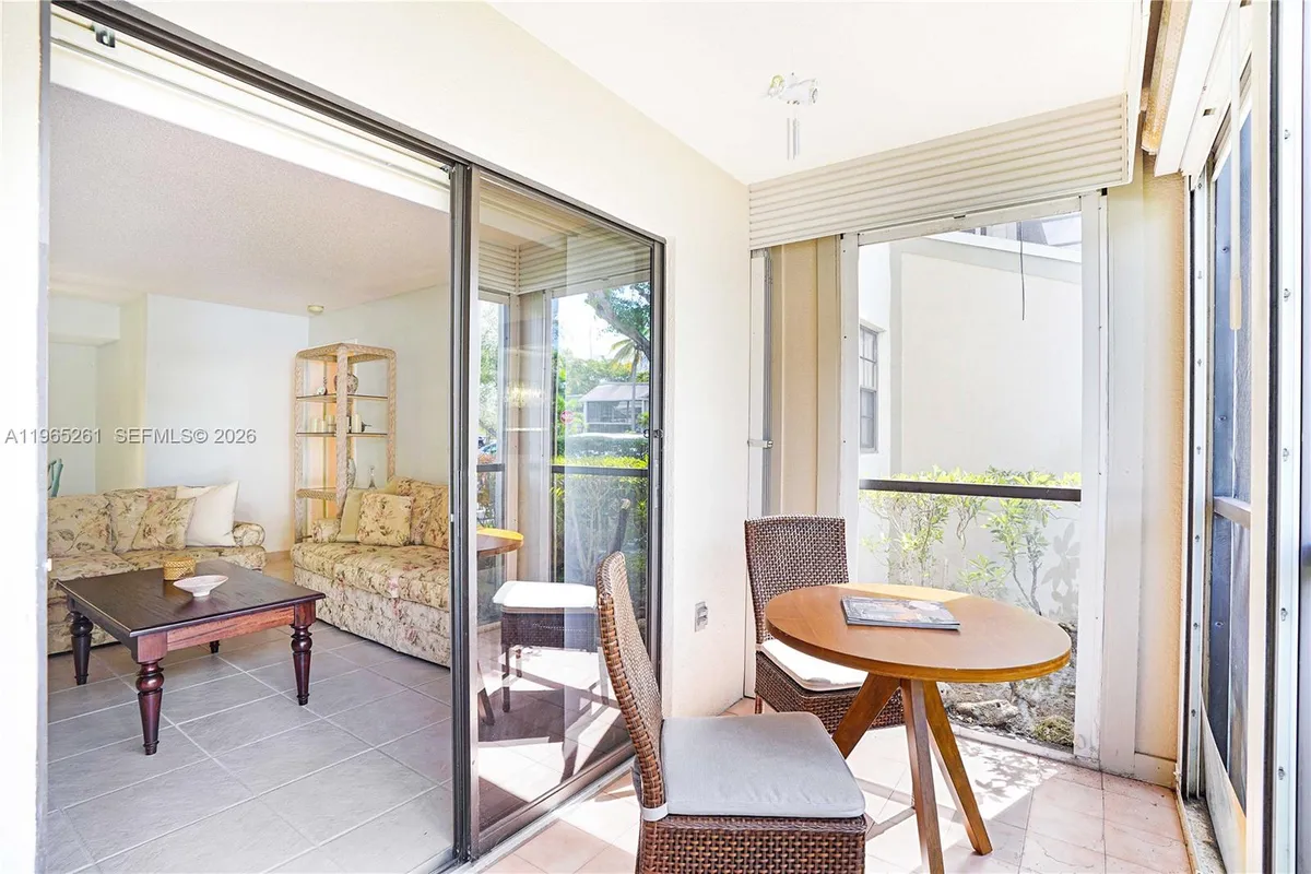 927 NE 199th St # 104, Miami FL 33179