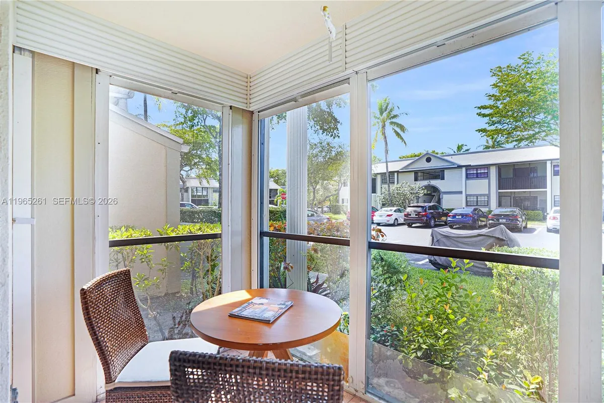 927 NE 199th St # 104, Miami FL 33179