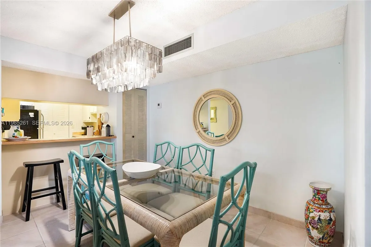 927 NE 199th St # 104, Miami FL 33179