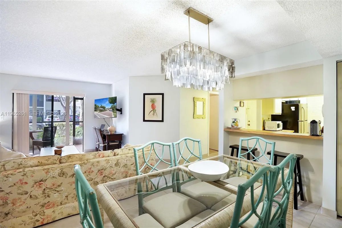 927 NE 199th St # 104, Miami FL 33179