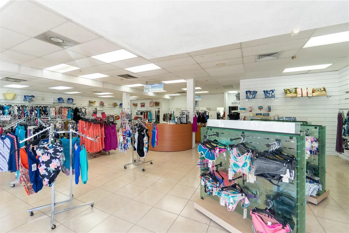 3149 W Hallandale Beach Blvd # R, Pembroke Park FL 33009