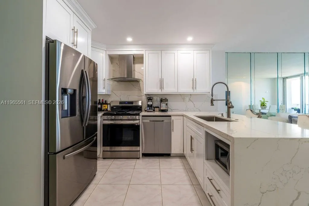 3140 S Ocean Dr, Hallandale Beach FL 33009