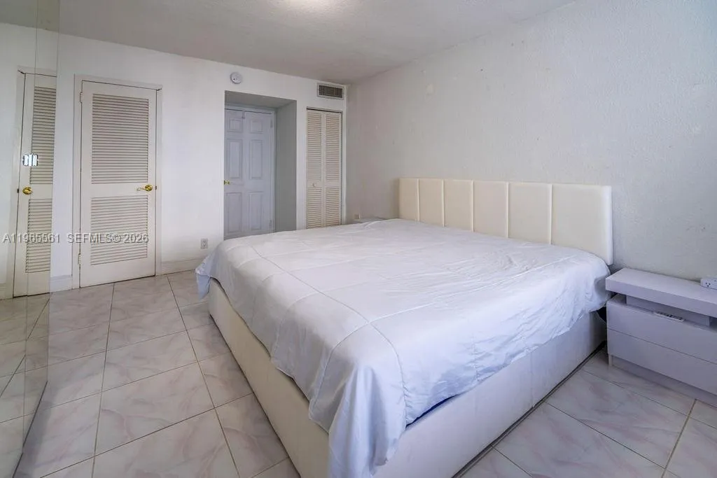 3140 S Ocean Dr, Hallandale Beach FL 33009