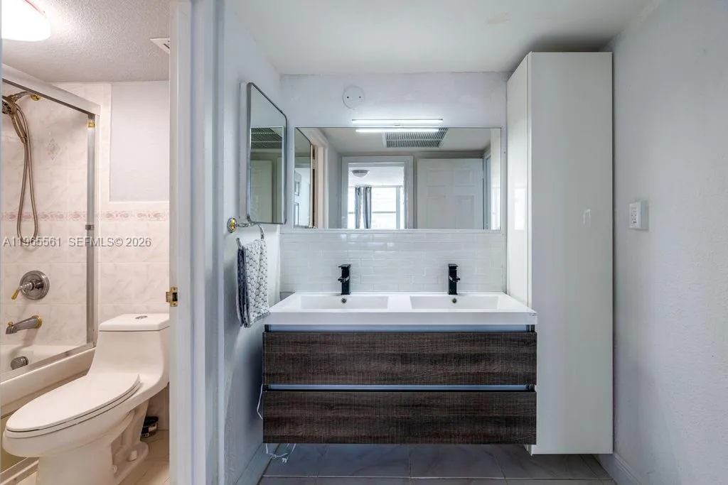 3140 S Ocean Dr, Hallandale Beach FL 33009