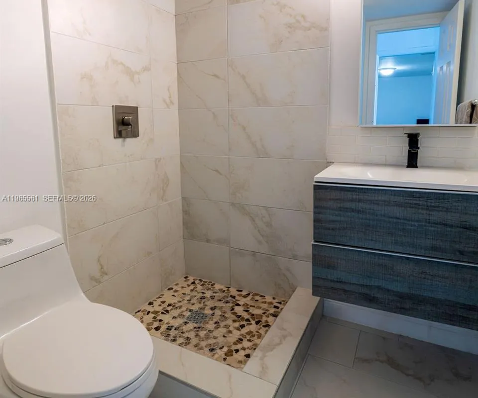 3140 S Ocean Dr, Hallandale Beach FL 33009