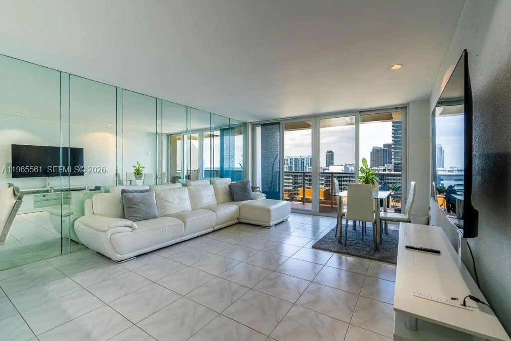 3140 S Ocean Dr, Hallandale Beach FL 33009