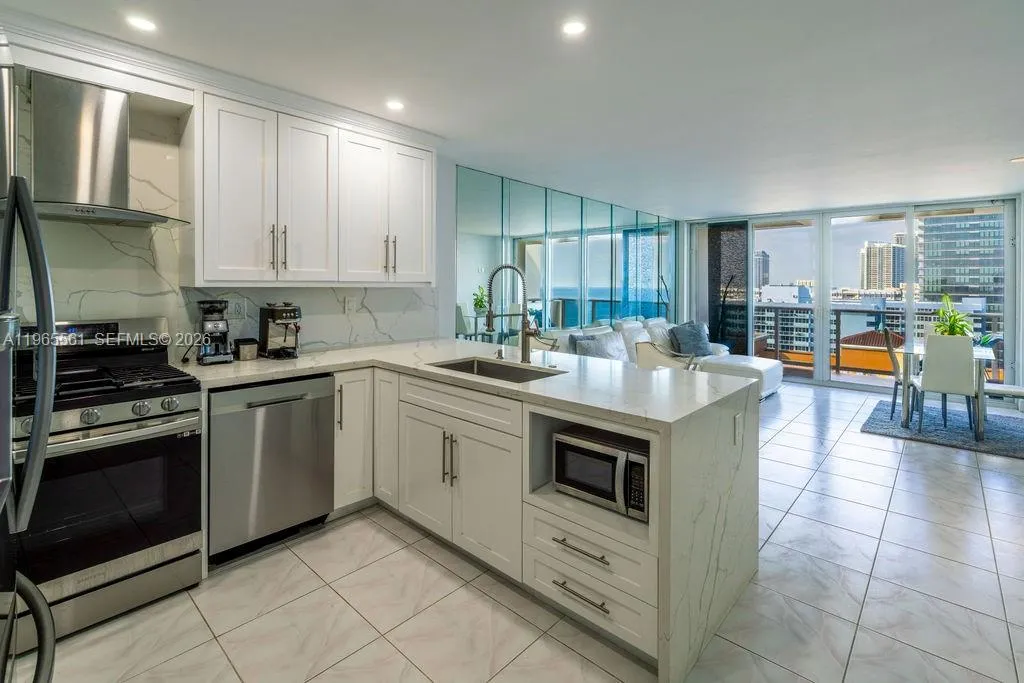 3140 S Ocean Dr, Hallandale Beach FL 33009