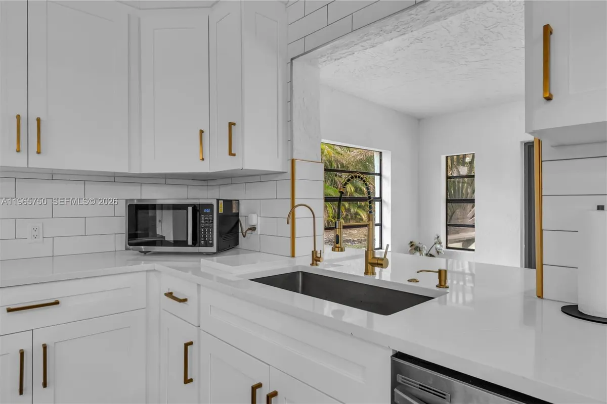 14840 SW 21st St, Davie FL 33326