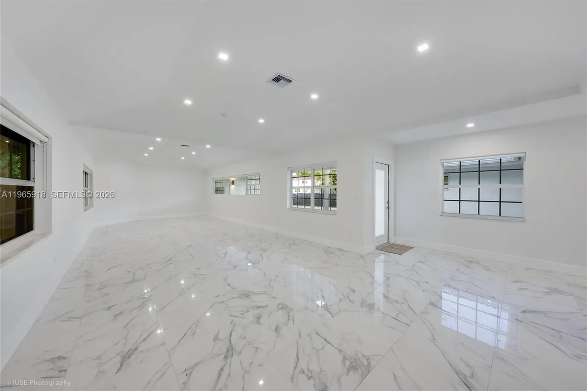 52 Camden Dr, Bal Harbour FL 33154