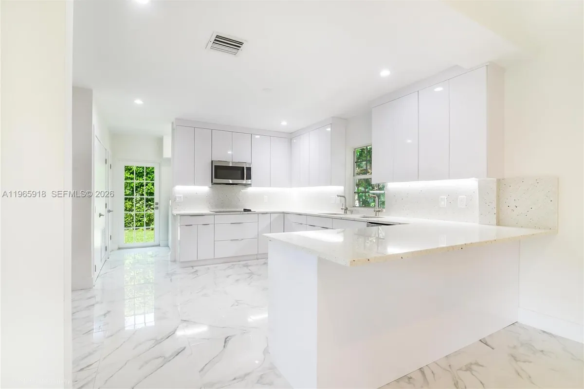 52 Camden Dr, Bal Harbour FL 33154