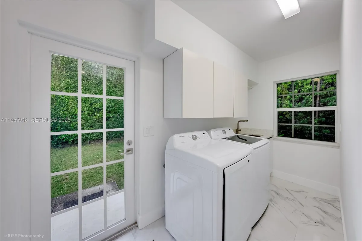 52 Camden Dr, Bal Harbour FL 33154