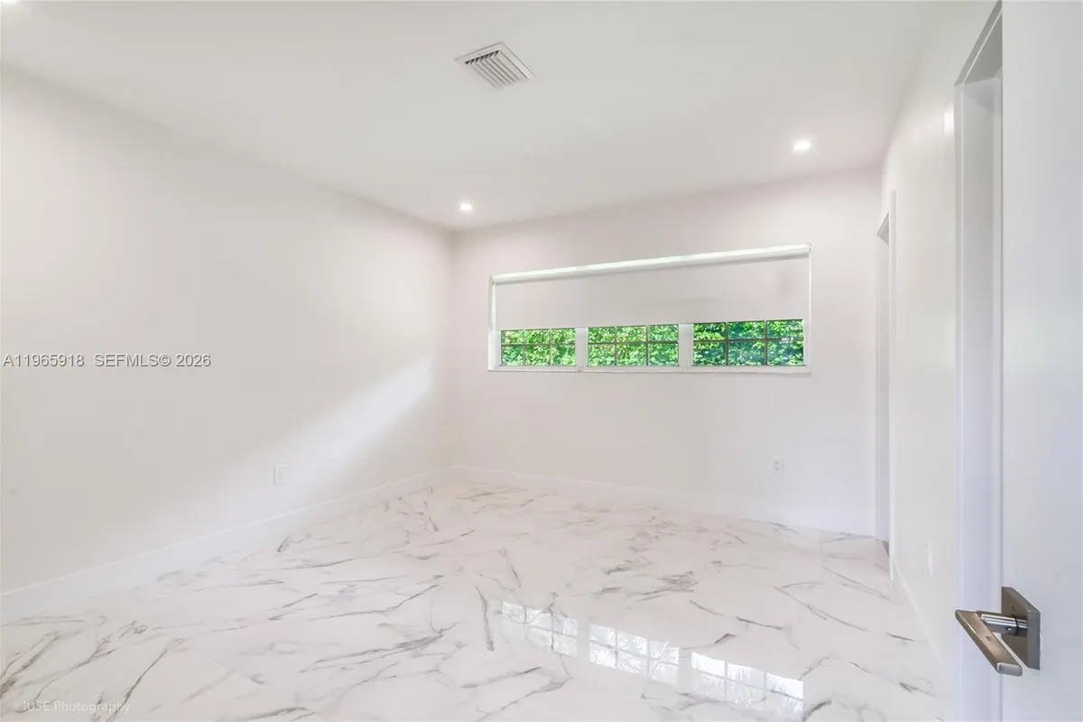 52 Camden Dr, Bal Harbour FL 33154