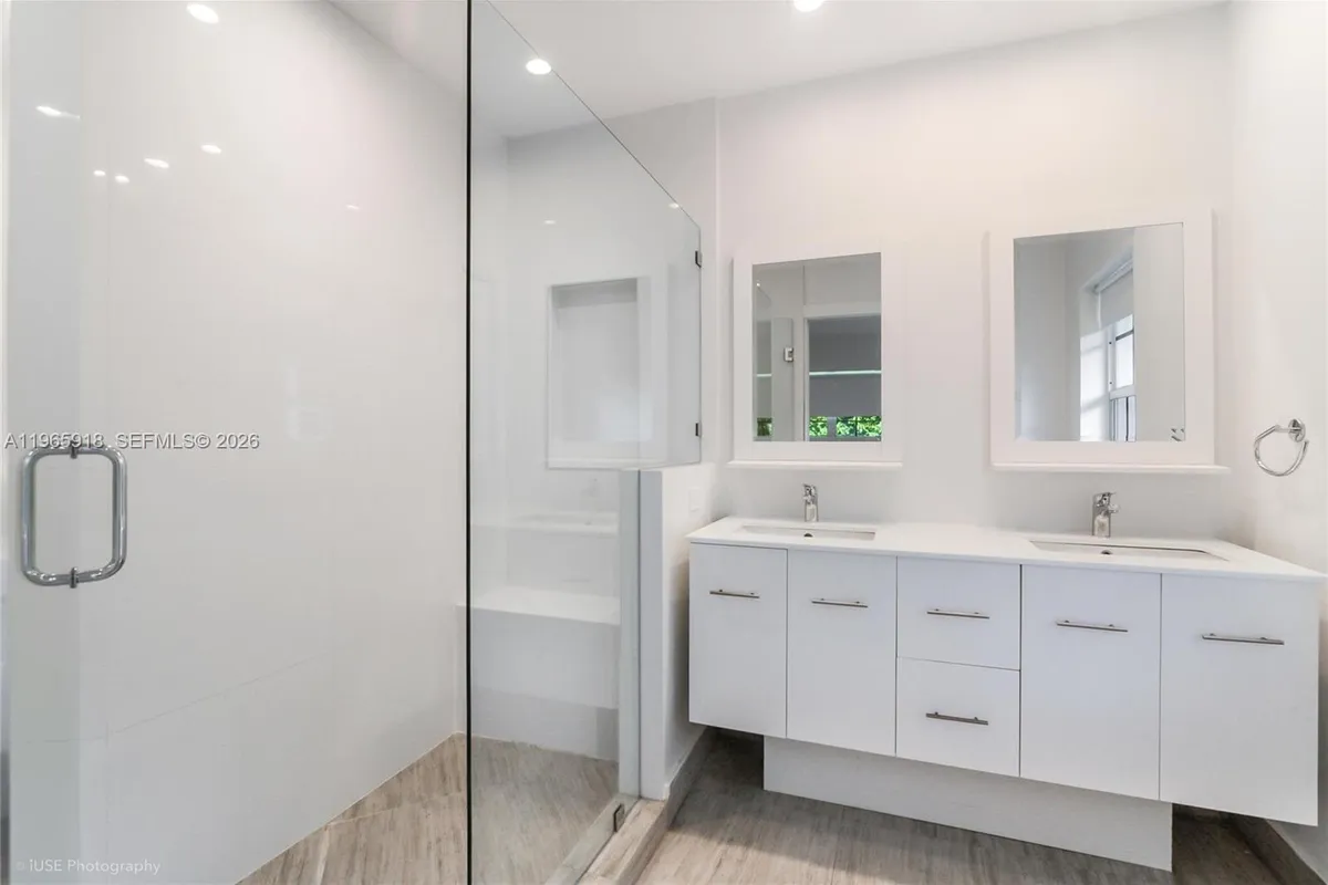 52 Camden Dr, Bal Harbour FL 33154