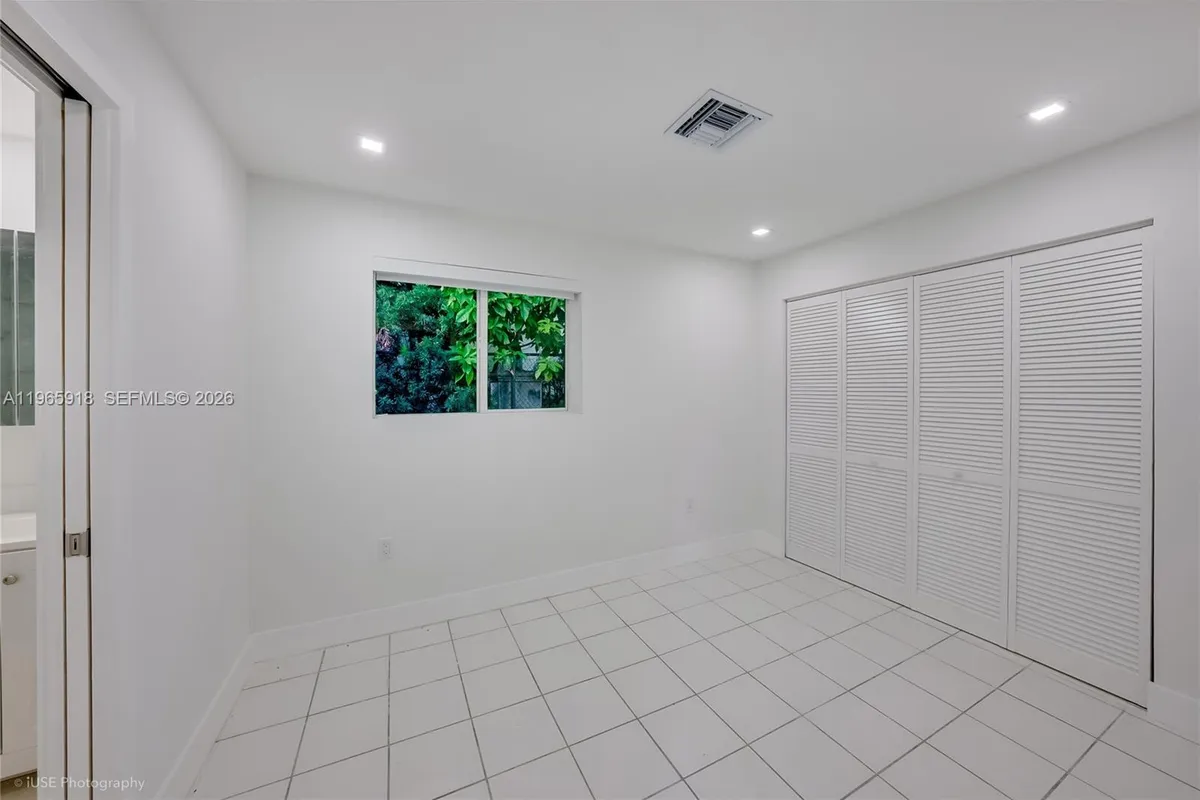 52 Camden Dr, Bal Harbour FL 33154