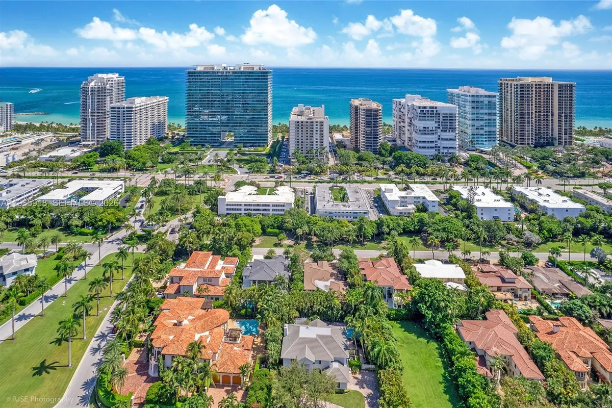 52 Camden Dr, Bal Harbour FL 33154