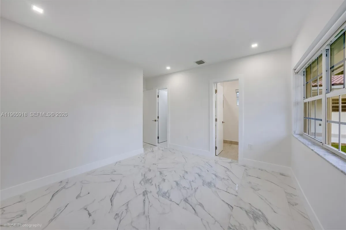 52 Camden Dr, Bal Harbour FL 33154