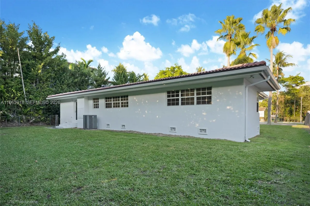 52 Camden Dr, Bal Harbour FL 33154