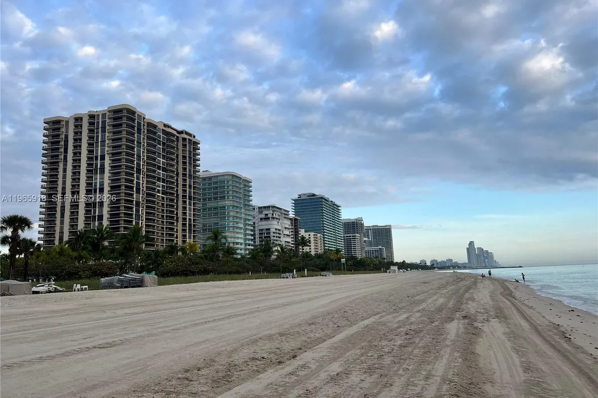 52 Camden Dr, Bal Harbour FL 33154