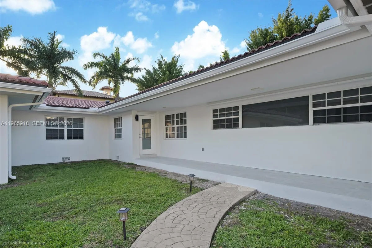 52 Camden Dr, Bal Harbour FL 33154