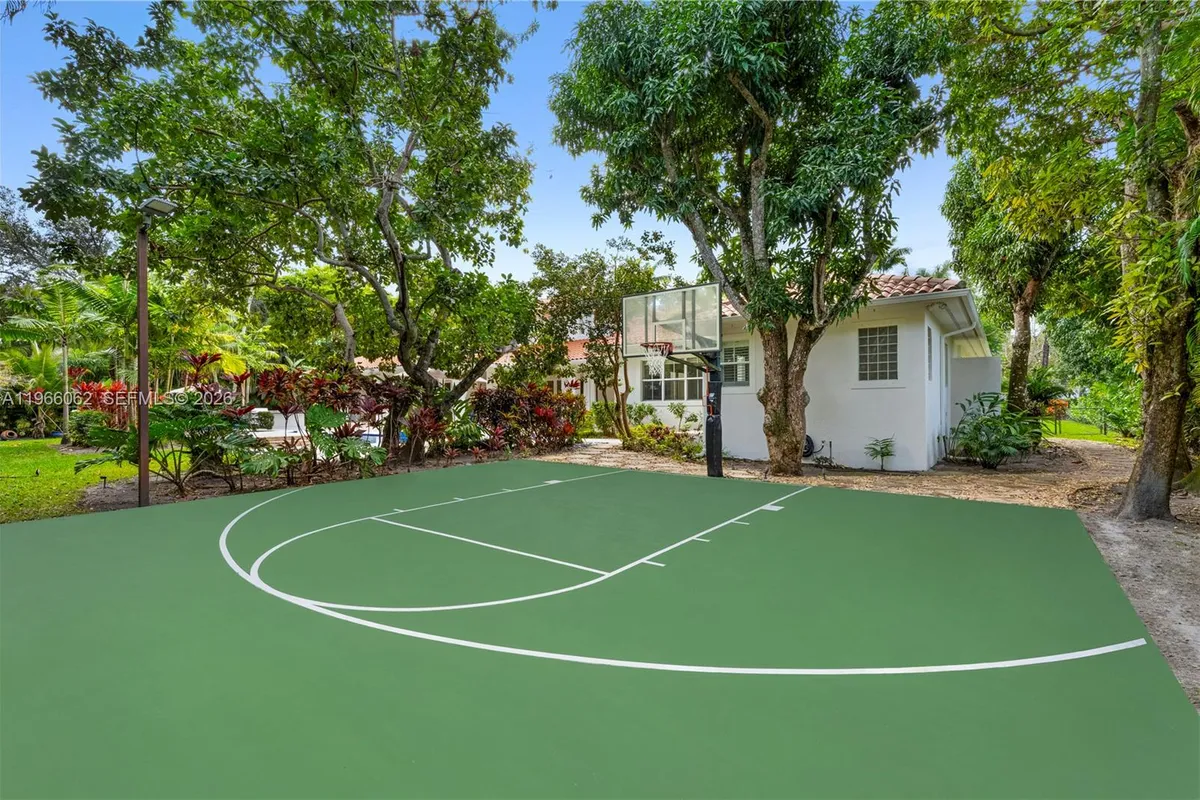 6235 Rolling Road Dr, Pinecrest FL 33156