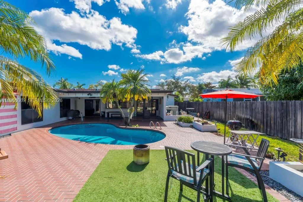 5201 Jefferson St, Hollywood FL 33021