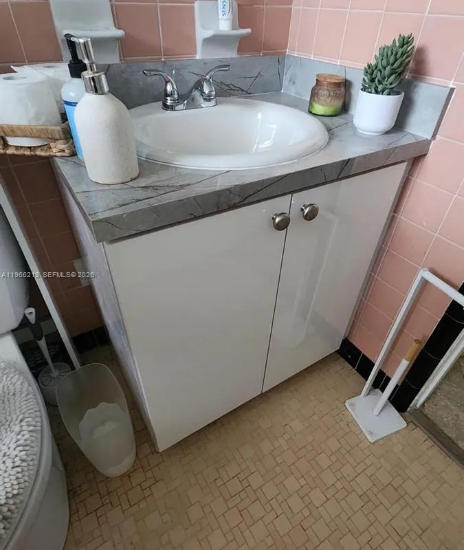 20 Park Dr # 3, Bal Harbour FL 33154