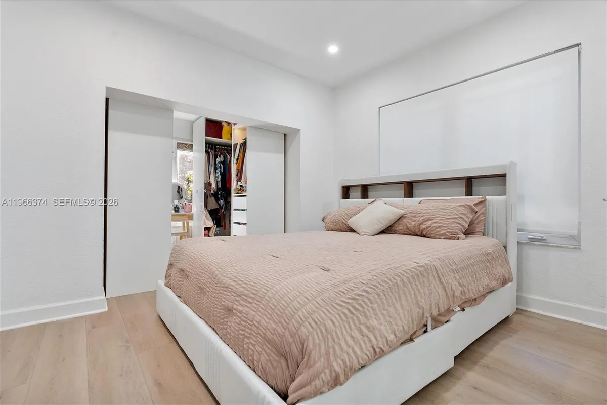 2231 SW 17th St, Miami FL 33145