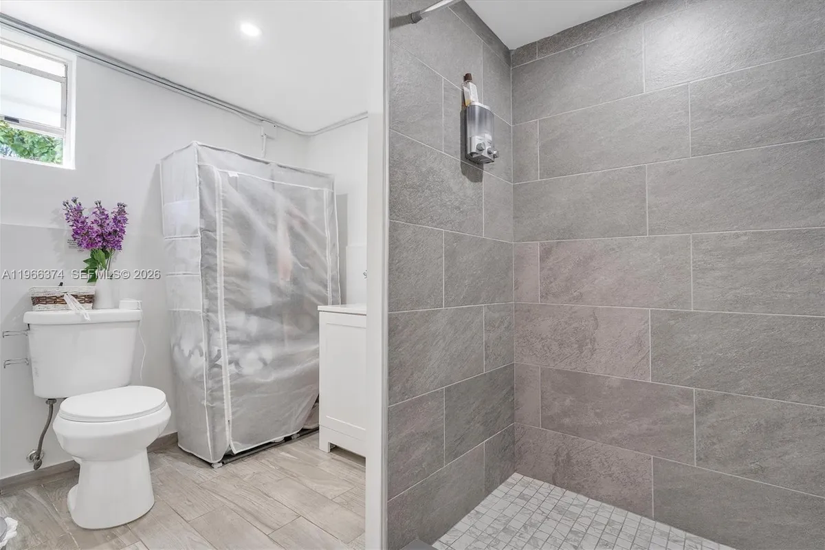 2231 SW 17th St, Miami FL 33145