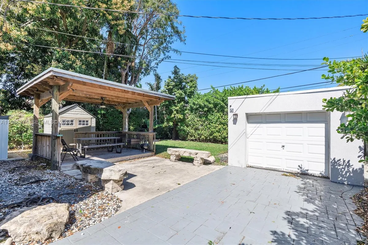 2231 SW 17th St, Miami FL 33145