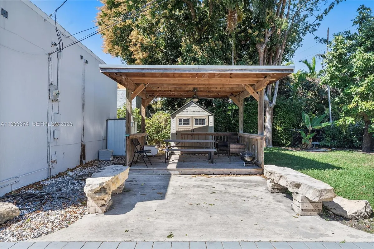 2231 SW 17th St, Miami FL 33145