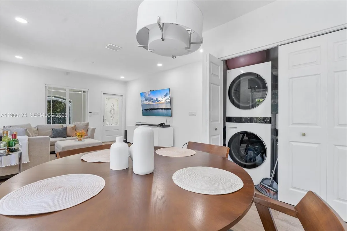 2231 SW 17th St, Miami FL 33145