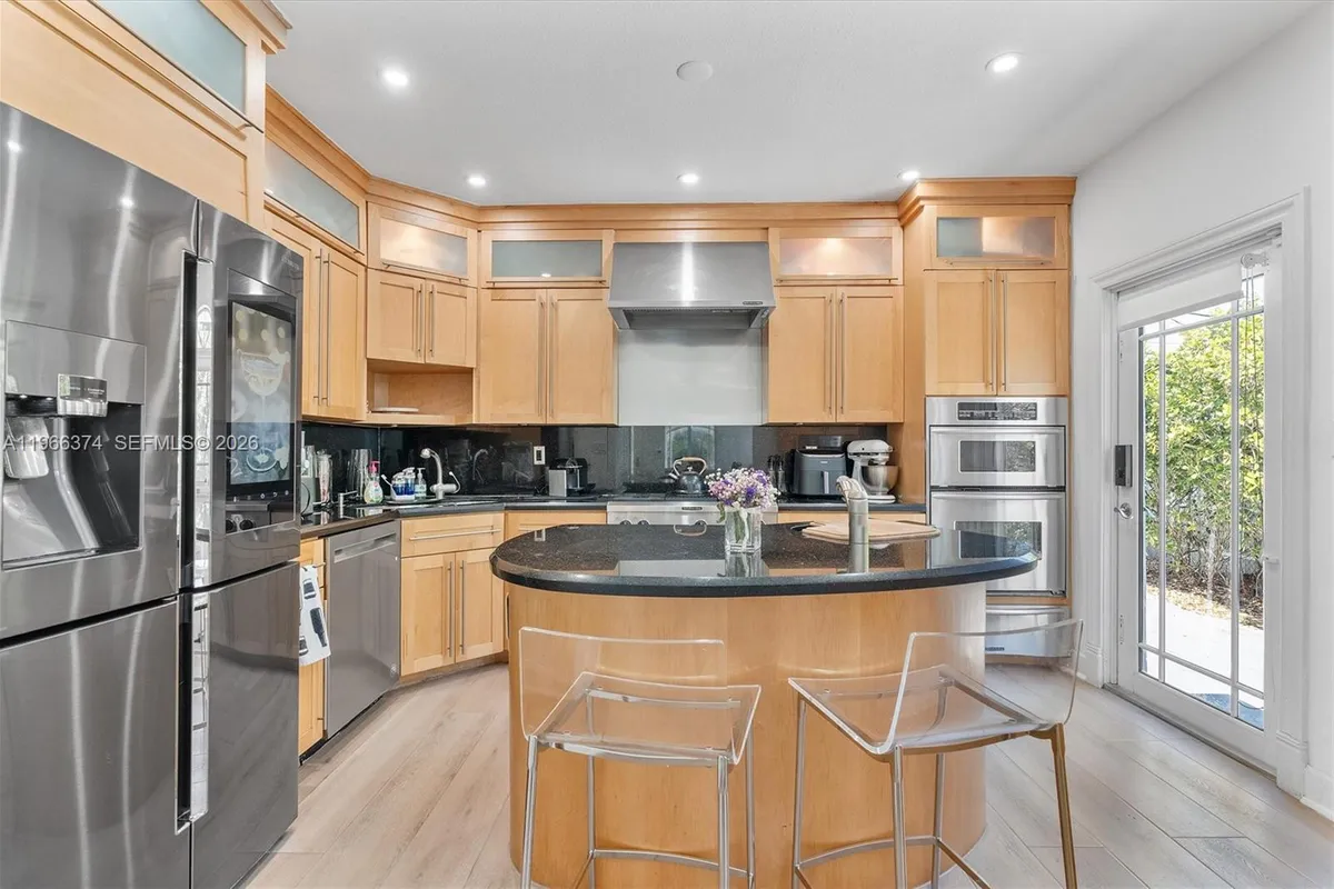 2231 SW 17th St, Miami FL 33145