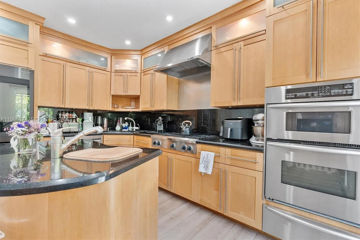 2231 SW 17th St, Miami FL 33145