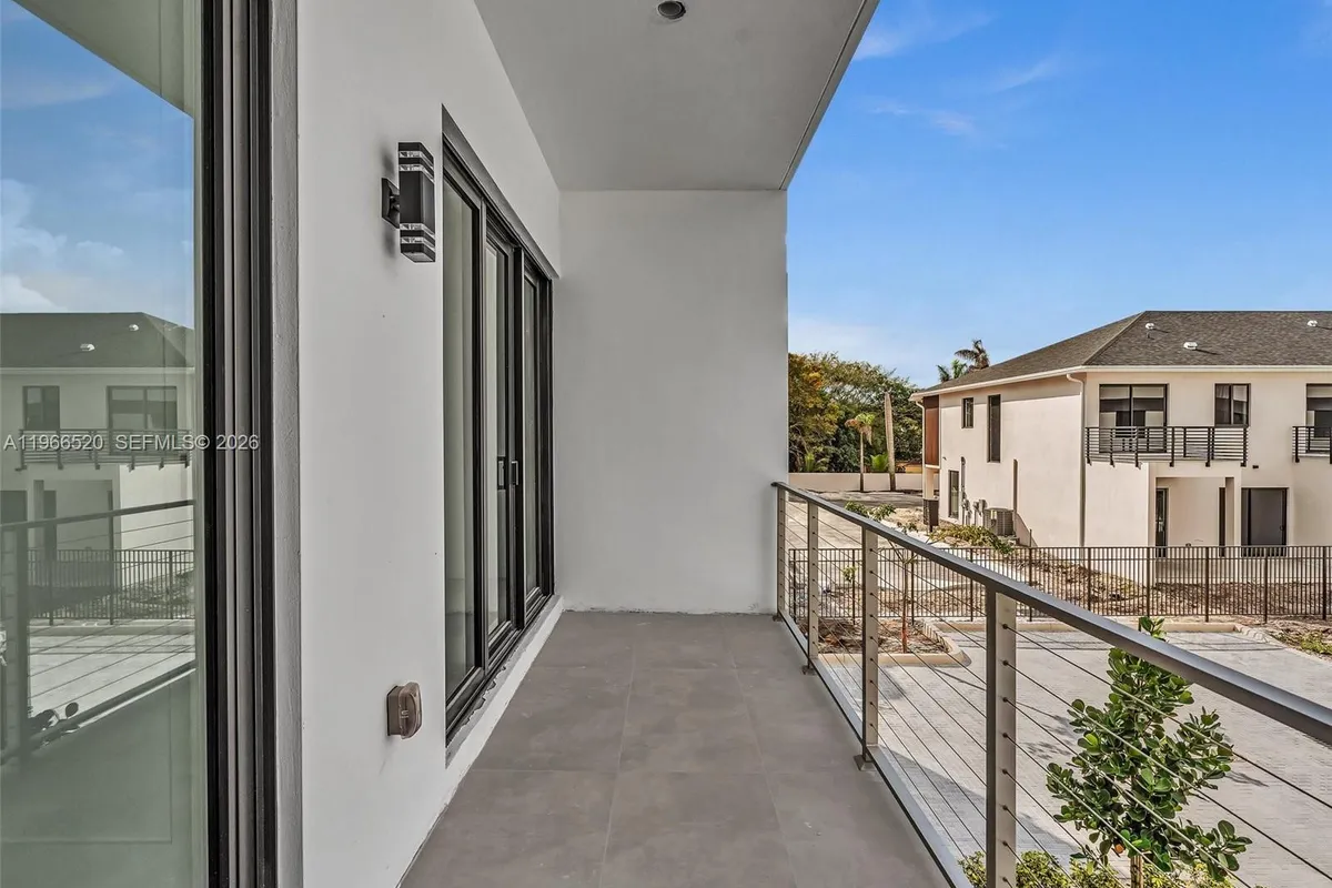 4632 SW 32nd Ave # C1, Dania Beach FL 33312