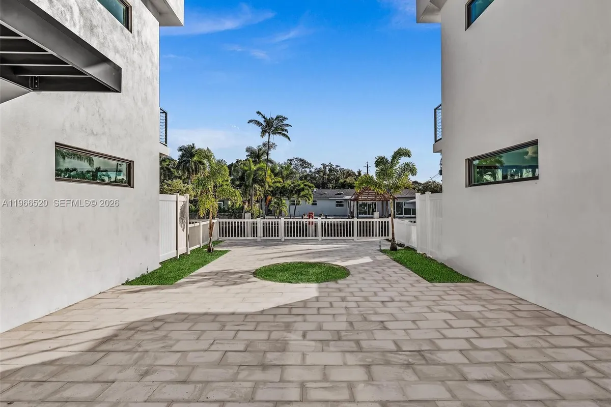 4632 SW 32nd Ave # C1, Dania Beach FL 33312