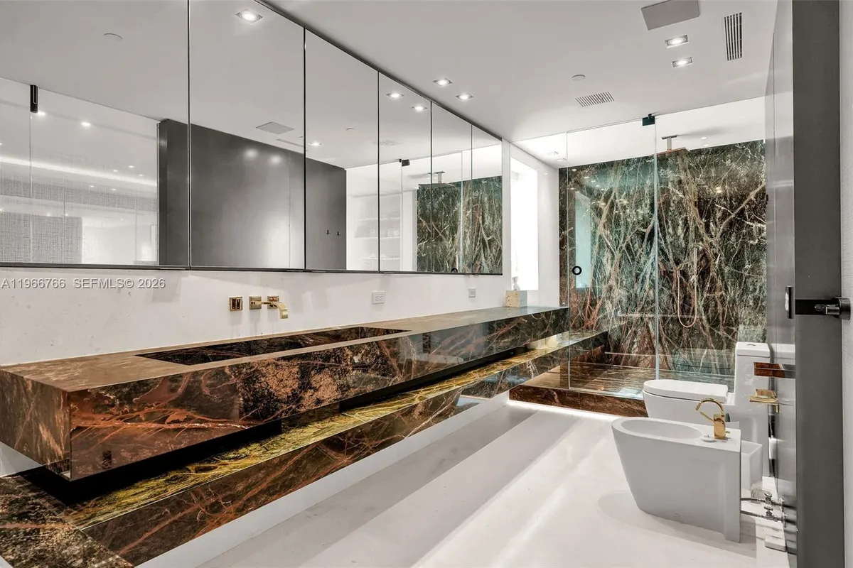 20165 NE 39th Pl, Aventura FL 33180