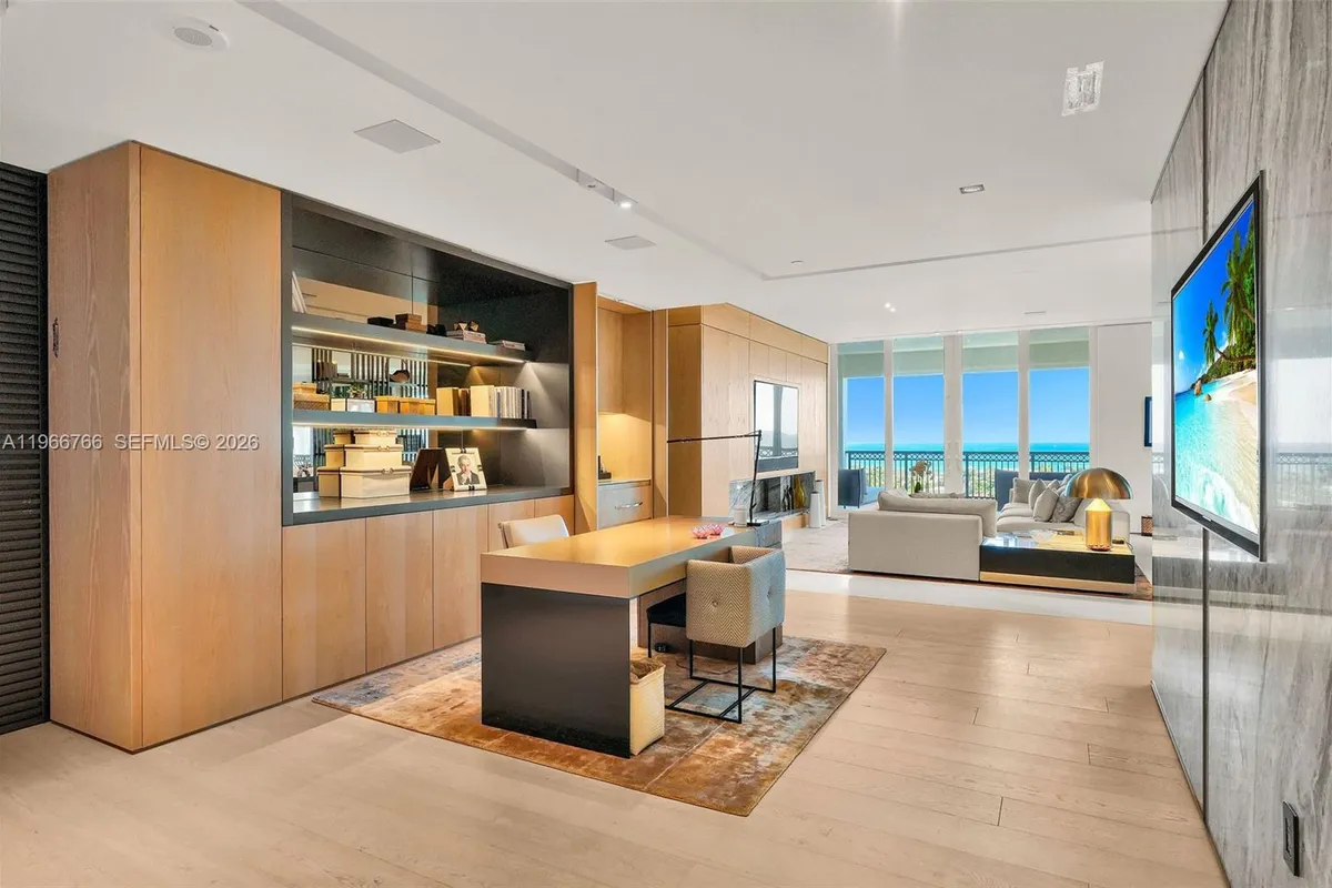 20165 NE 39th Pl, Aventura FL 33180