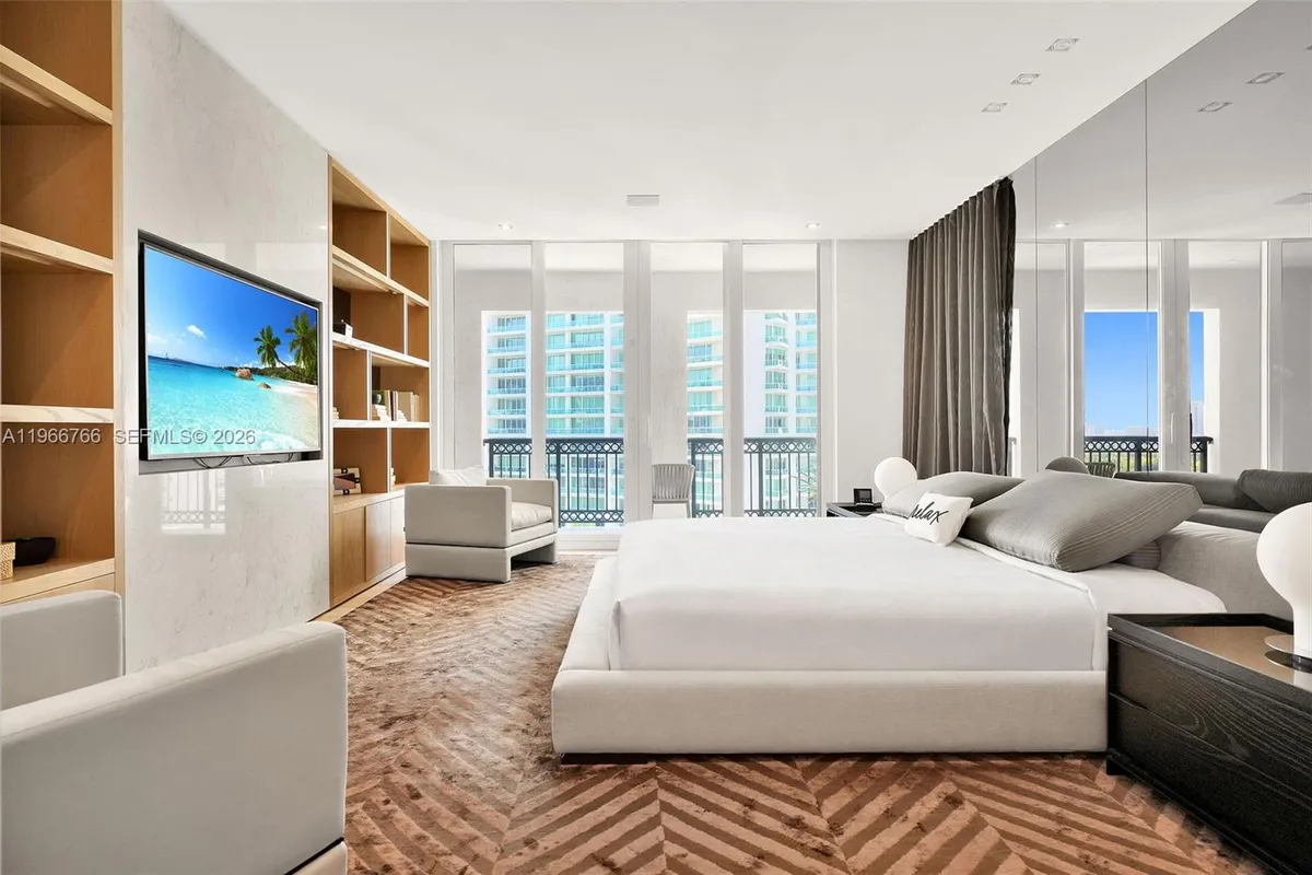 20165 NE 39th Pl, Aventura FL 33180