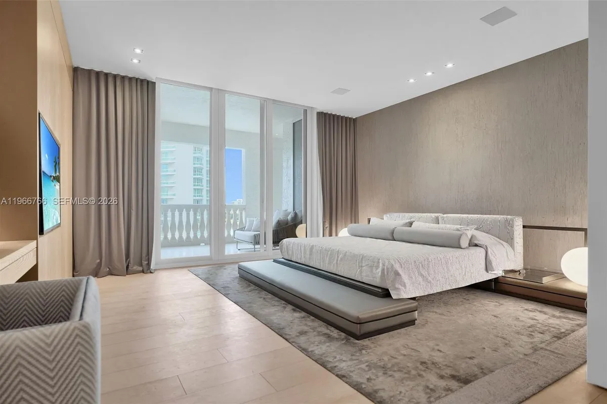 20165 NE 39th Pl, Aventura FL 33180