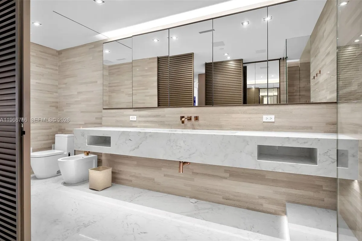 20165 NE 39th Pl, Aventura FL 33180