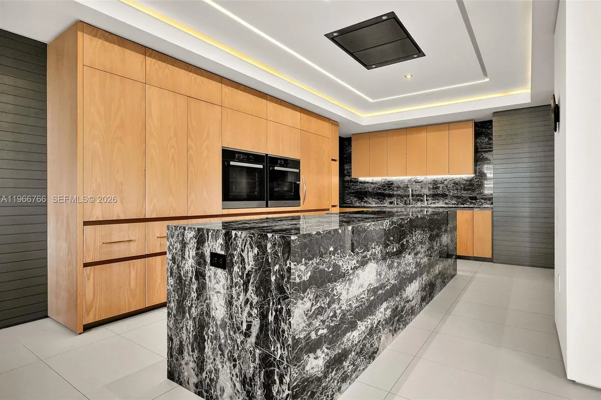 20165 NE 39th Pl, Aventura FL 33180